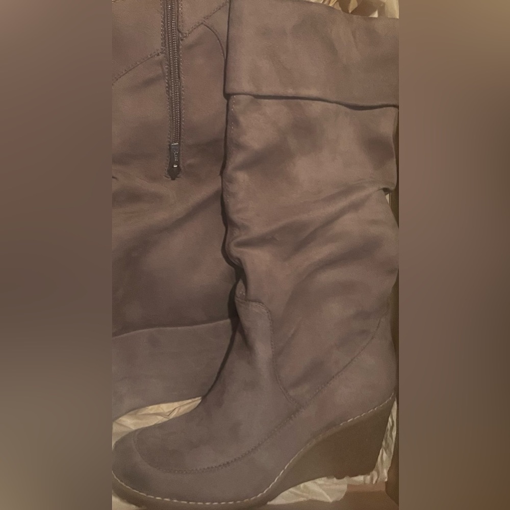 Knee High Suede Boots! NWOT